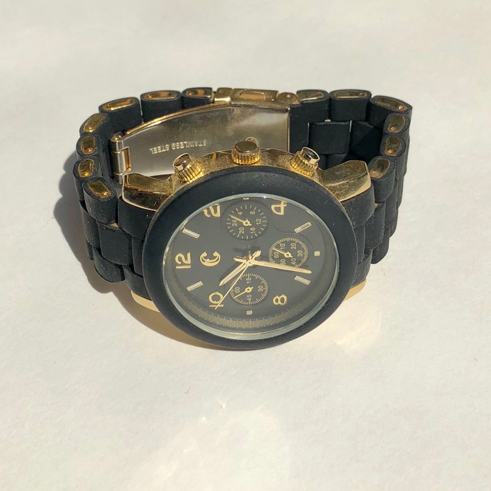 Black and gold watch *new battery*